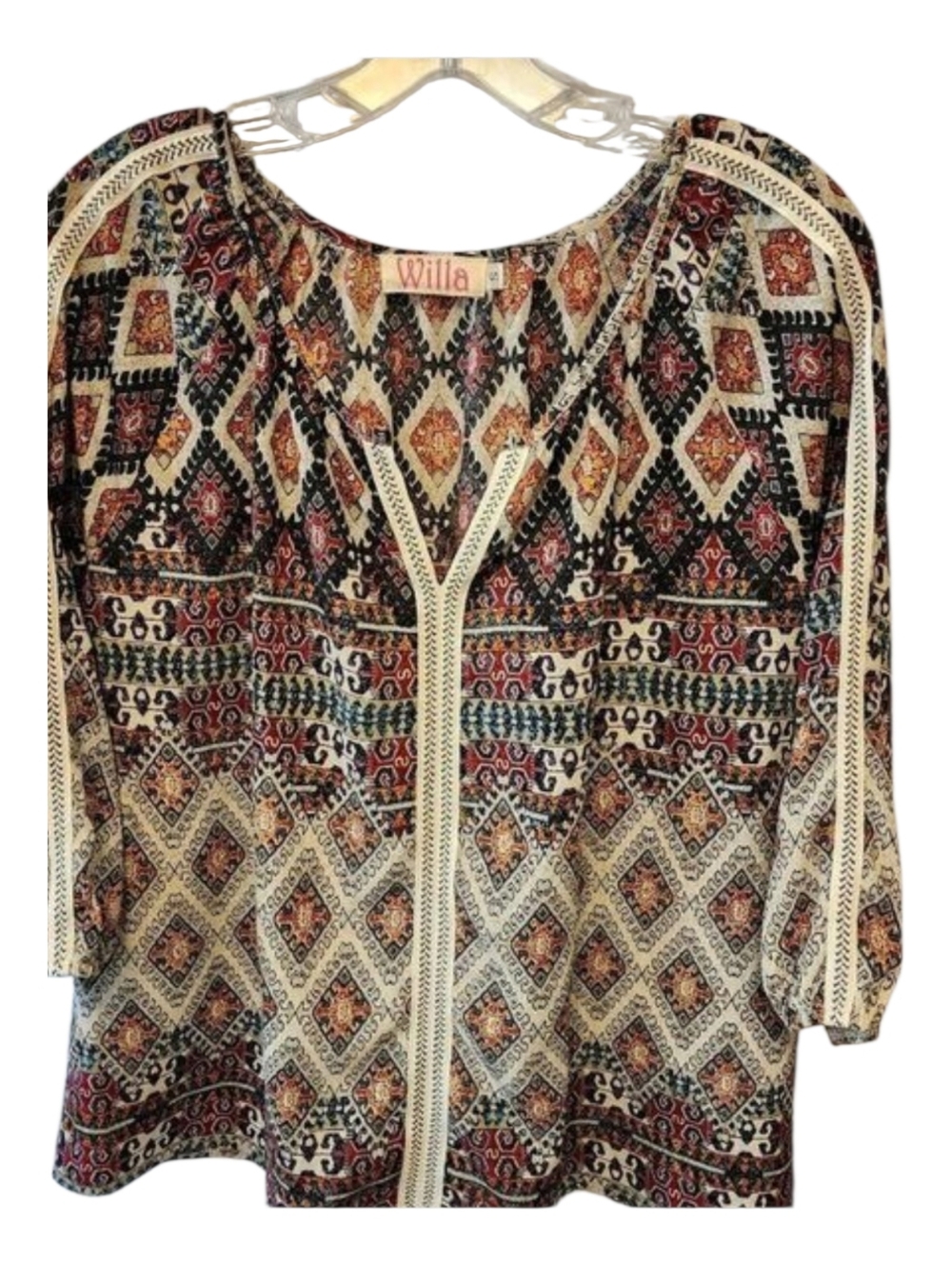 WILLA GRAPHIC TOP NEUTRAL PRINT SMALL EMBROIDERED FRONT PLACKET V-NECK